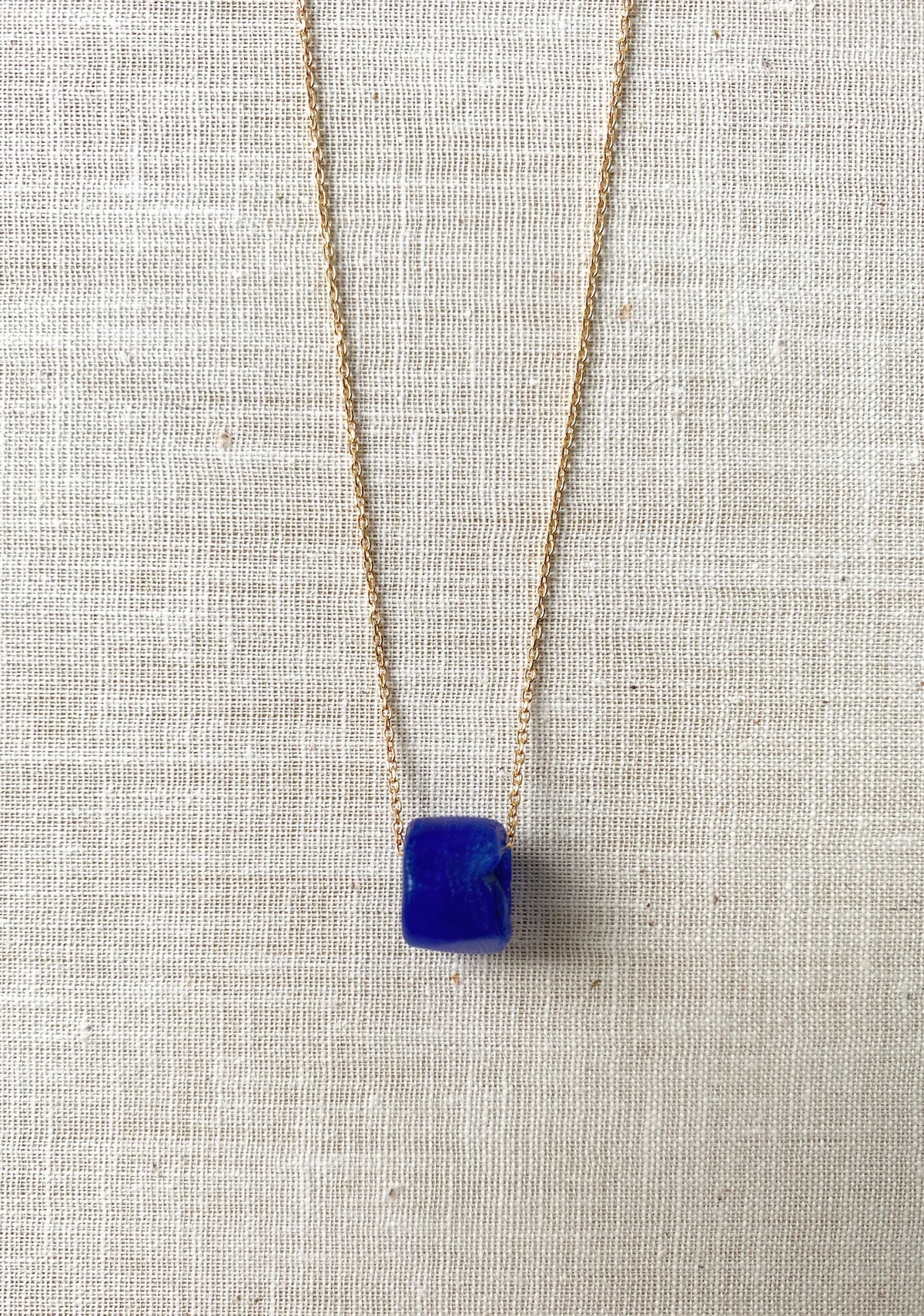 Diamond Cut Chain + Blue Bead