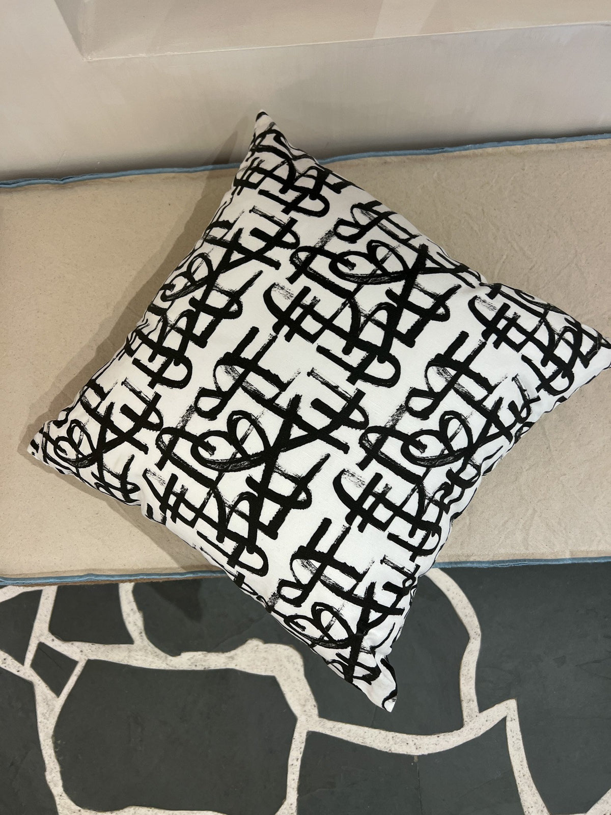 Grammata Pillow Black