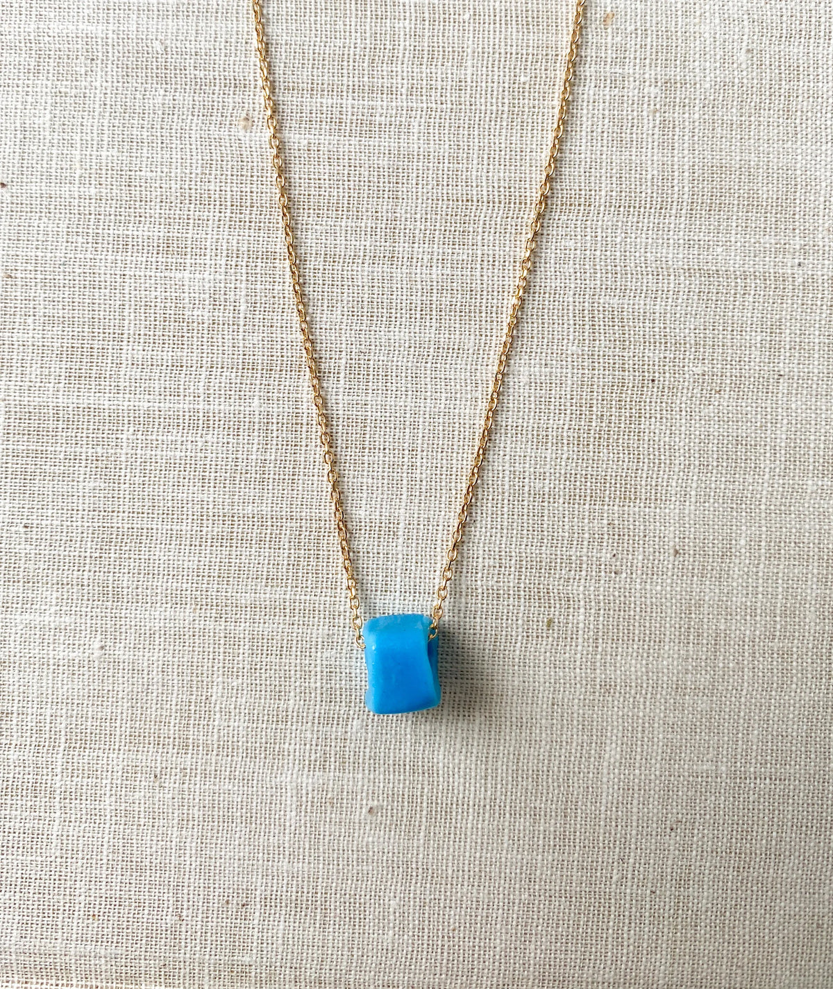 Diamond Cut Chain + Blue Bead